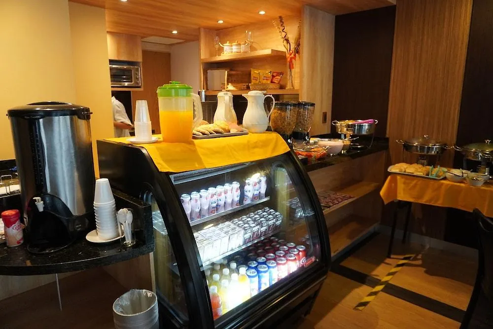 Ibeurohotel Guadalajara Expo فندق
