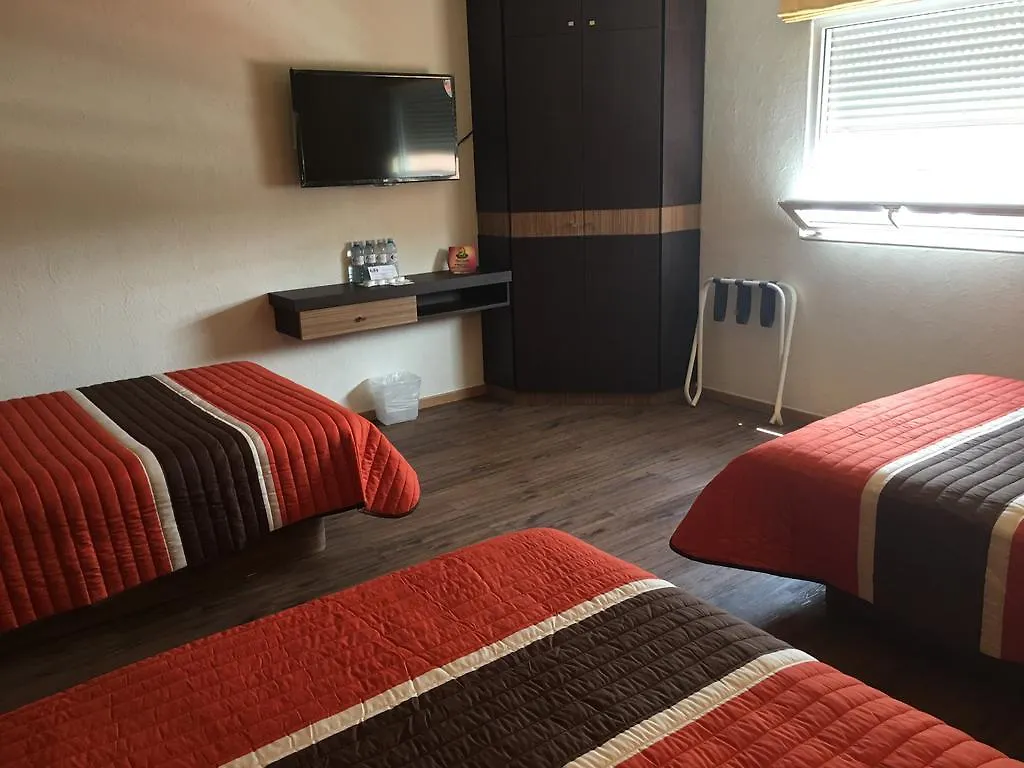 Ibeurohotel Guadalajara Expo فندق