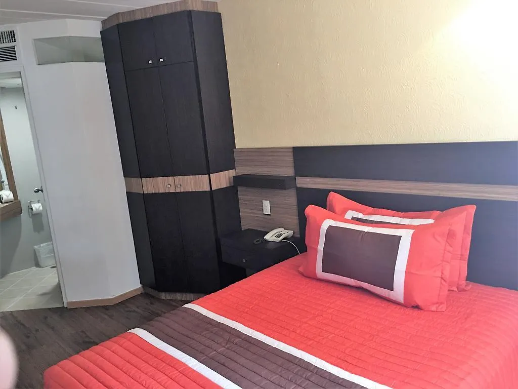 Ibeurohotel Guadalajara Expo فندق