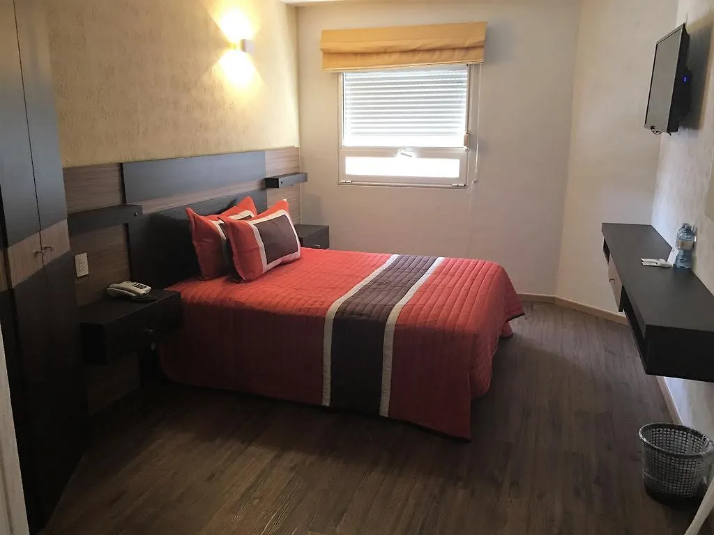 Ibeurohotel Guadalajara Expo فندق